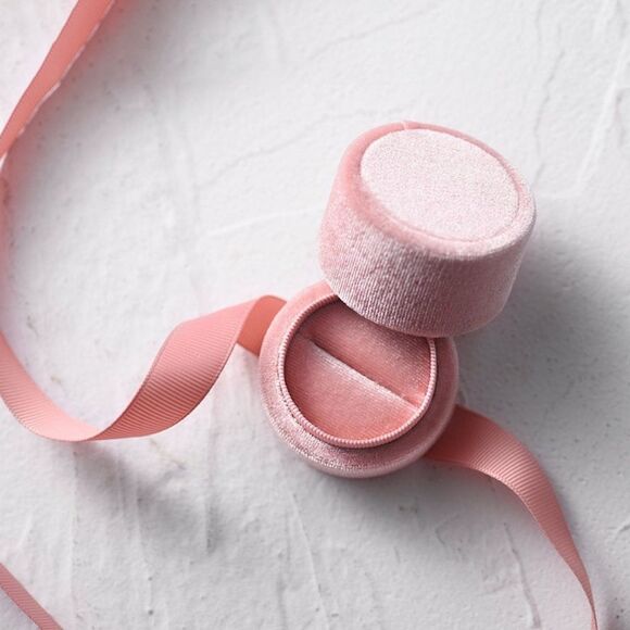 NEW! Pink Crushed Velvet Round Ribbon Jewelry Holder Gift Box - Picture 1 of 11